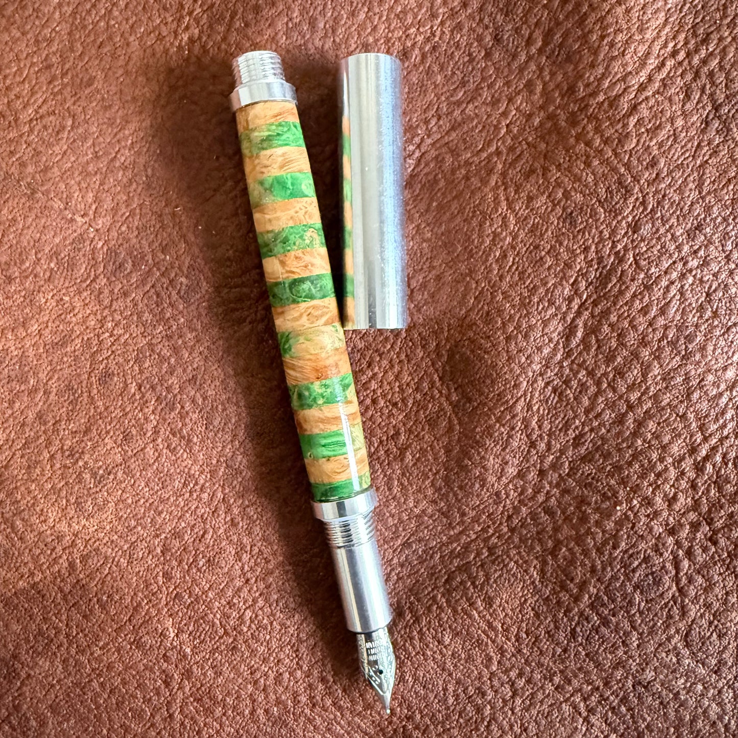 Sleek Aluminum Segmented Fountain Pen Green and Natural